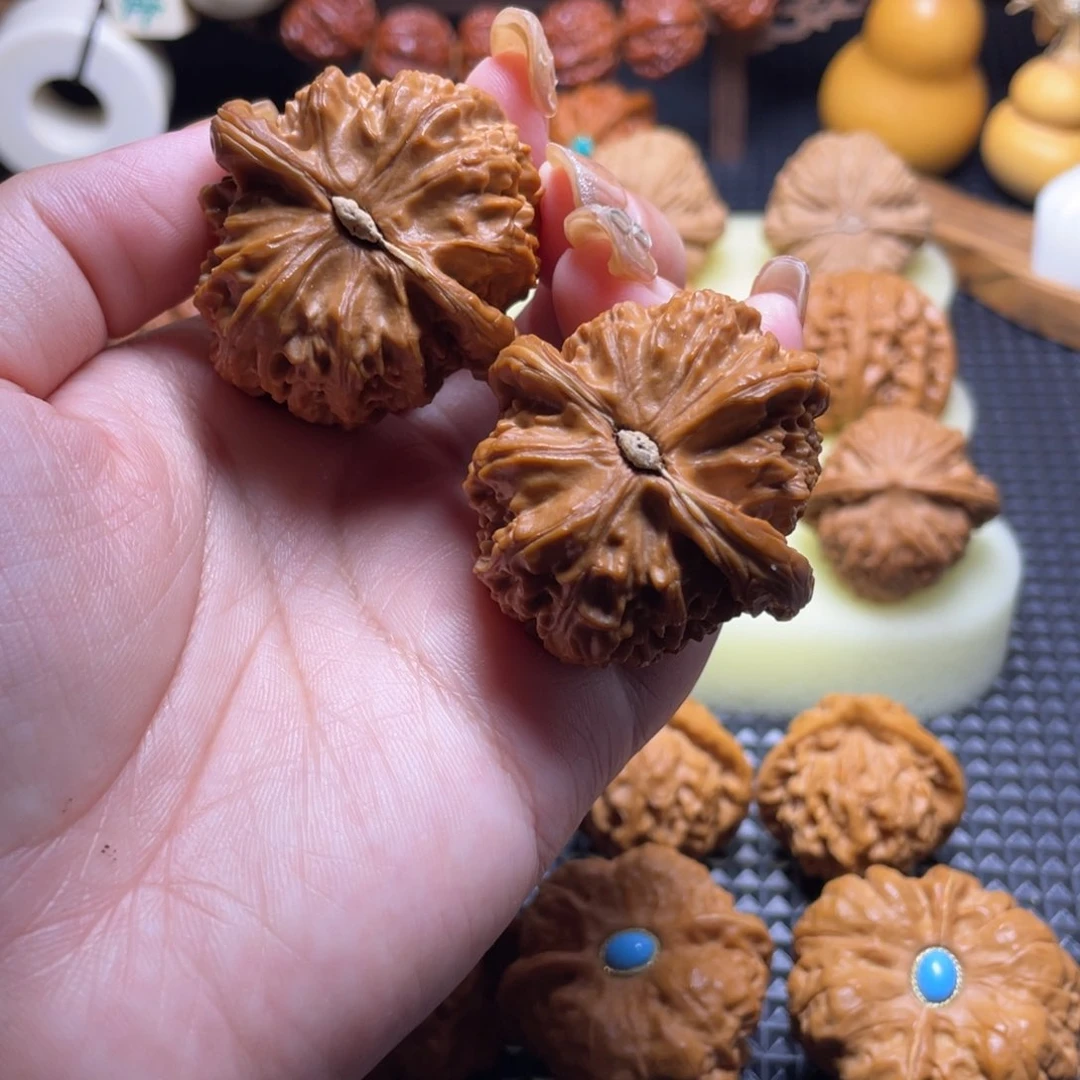 文玩核桃吊坠41白狮子