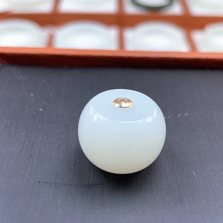 和田玉18K金镶嵌颈饰羊脂级别（转运珠）