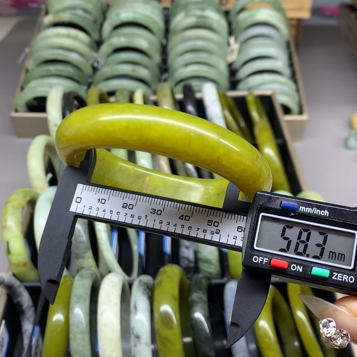 未镶嵌蛇纹石玉手镯96
