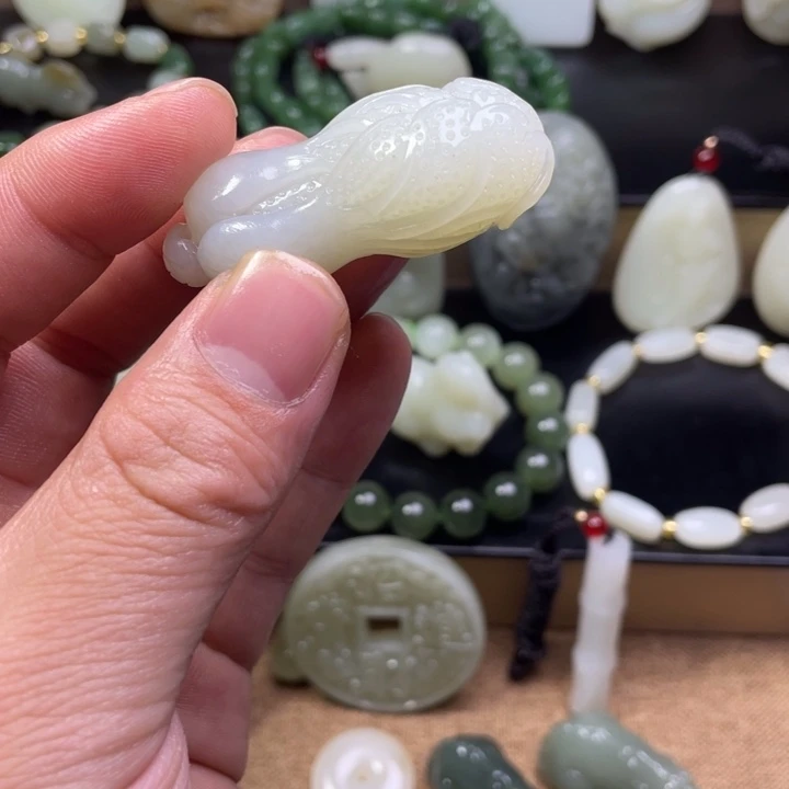 幸***！和田玉未镶嵌颈饰