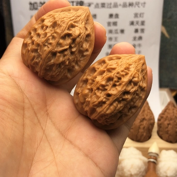 文玩核桃把件清**弓鸡心，边37