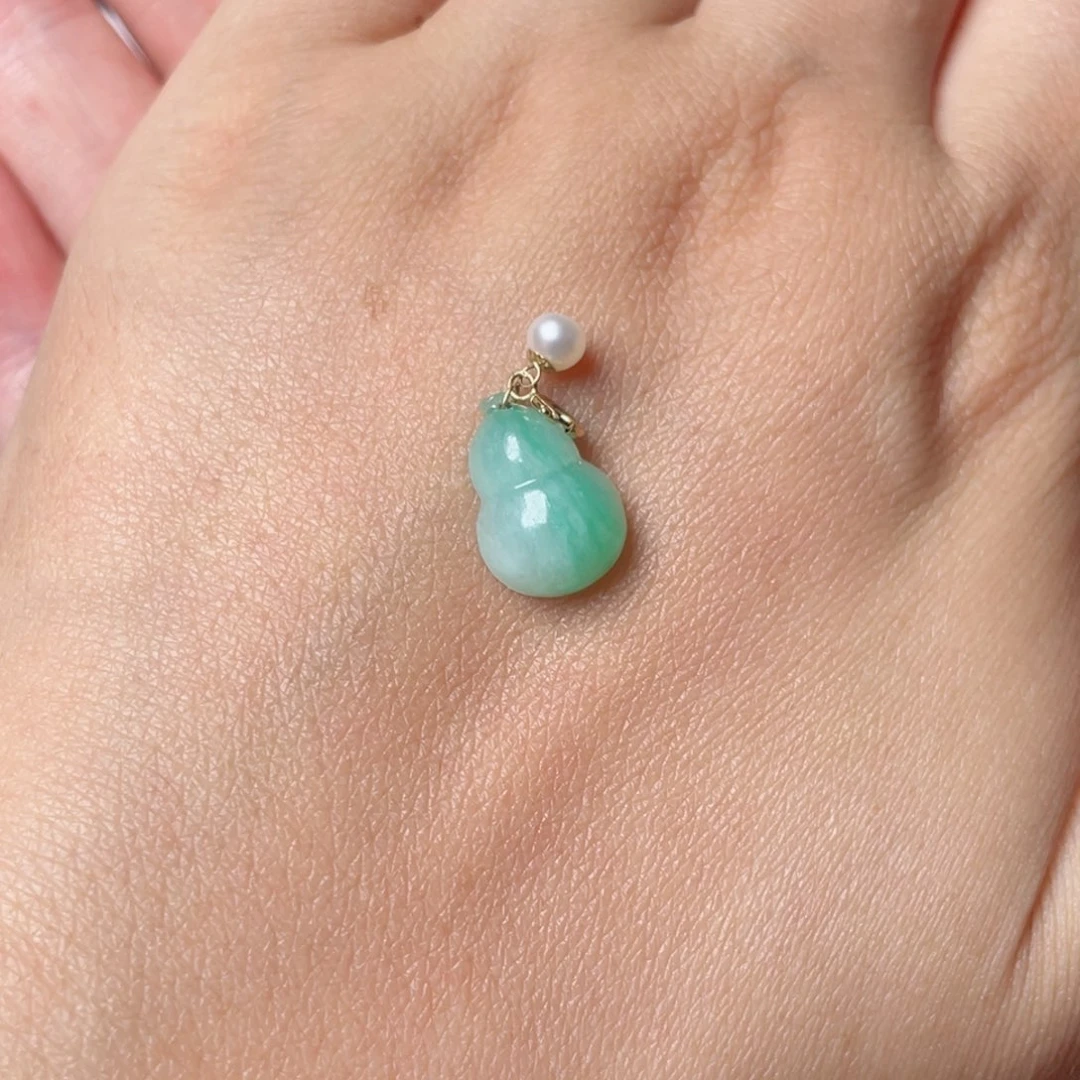 翡翠18K金镶嵌颈饰嘉*葫芦