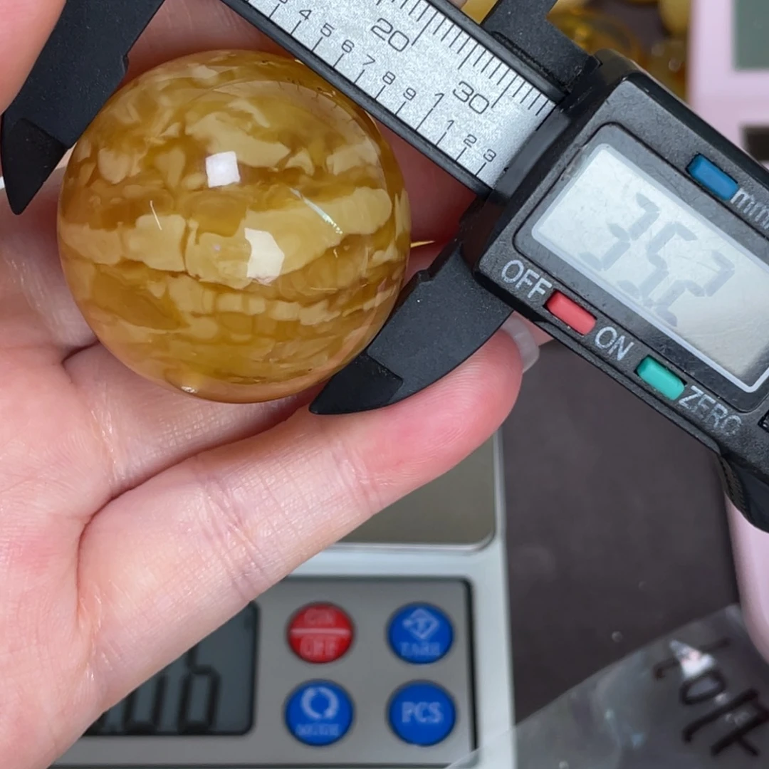 未镶嵌琥珀裸石微瑕538