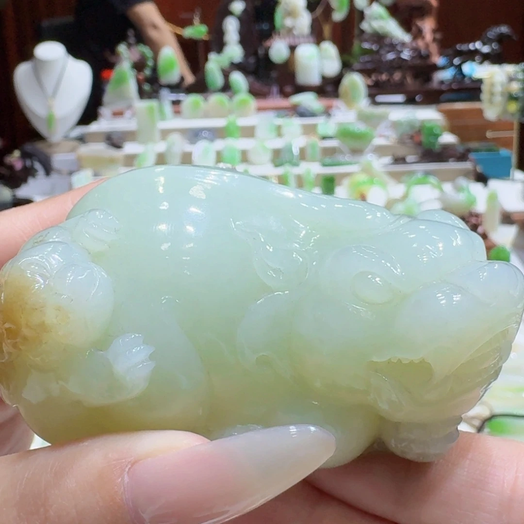 和田玉未镶嵌把件貔貅手把