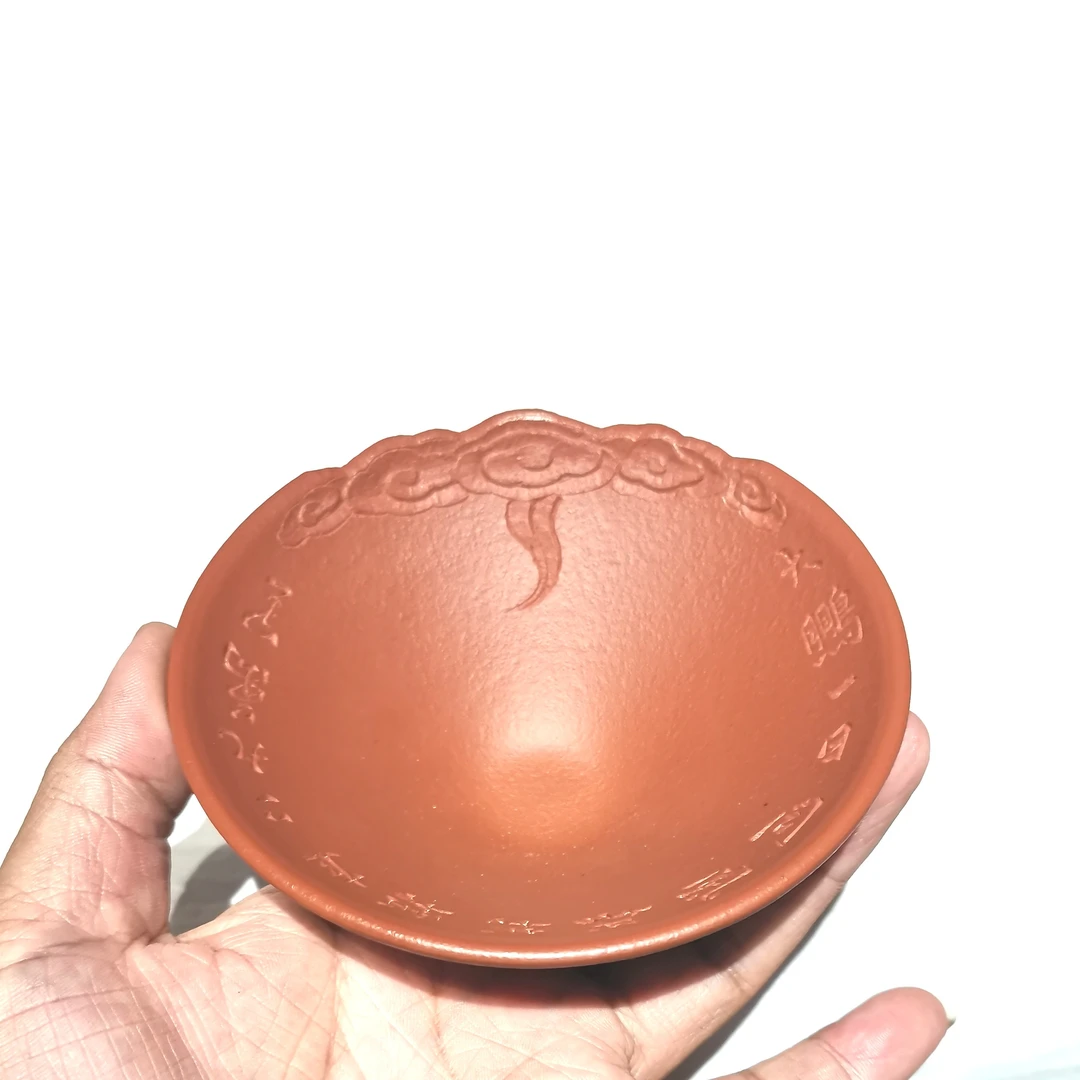 朱泥斗笠杯容量约120毫升浮雕刻绘祥云内刻诗句大鹏一日同风起…