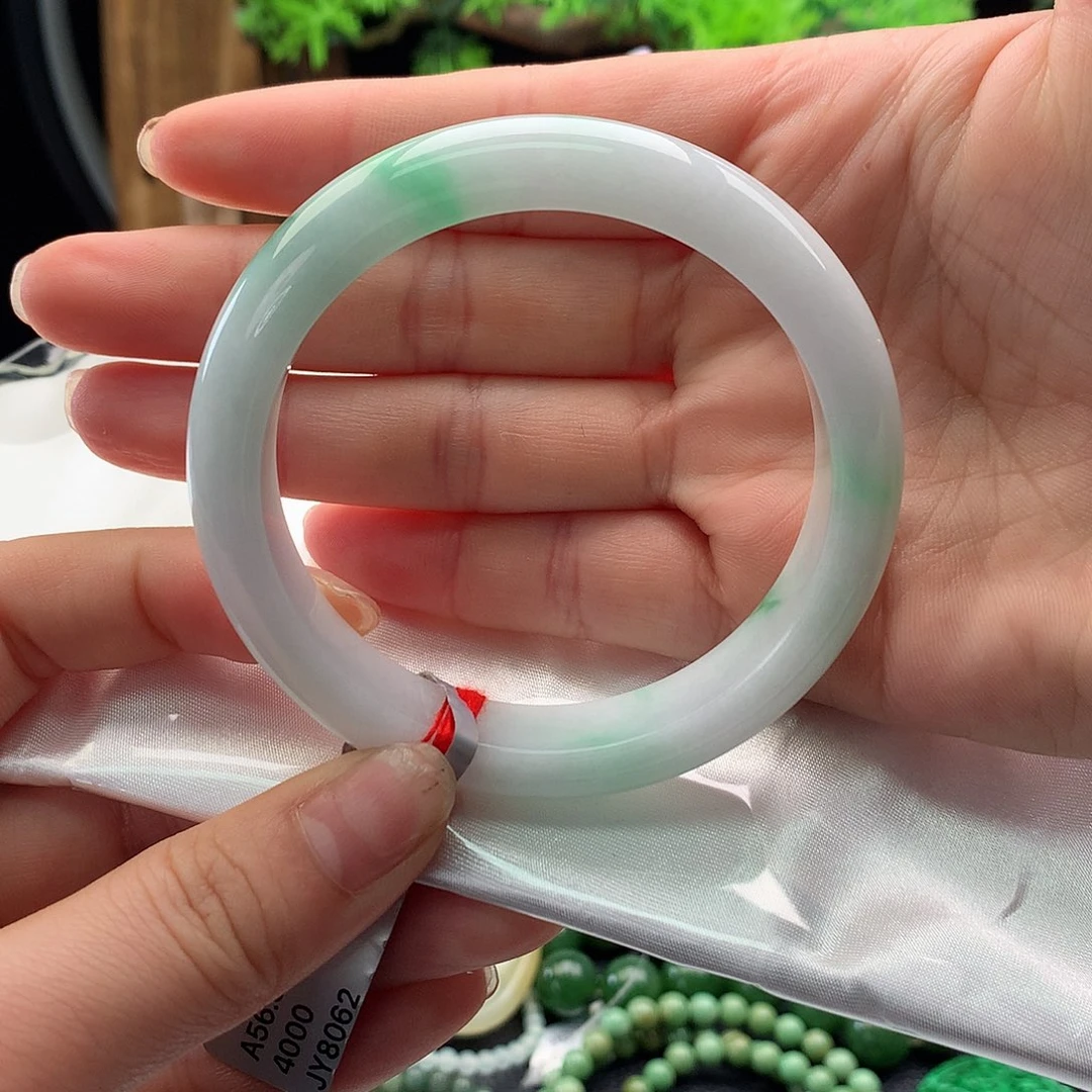 翡翠手镯未镶嵌56正圈白底青