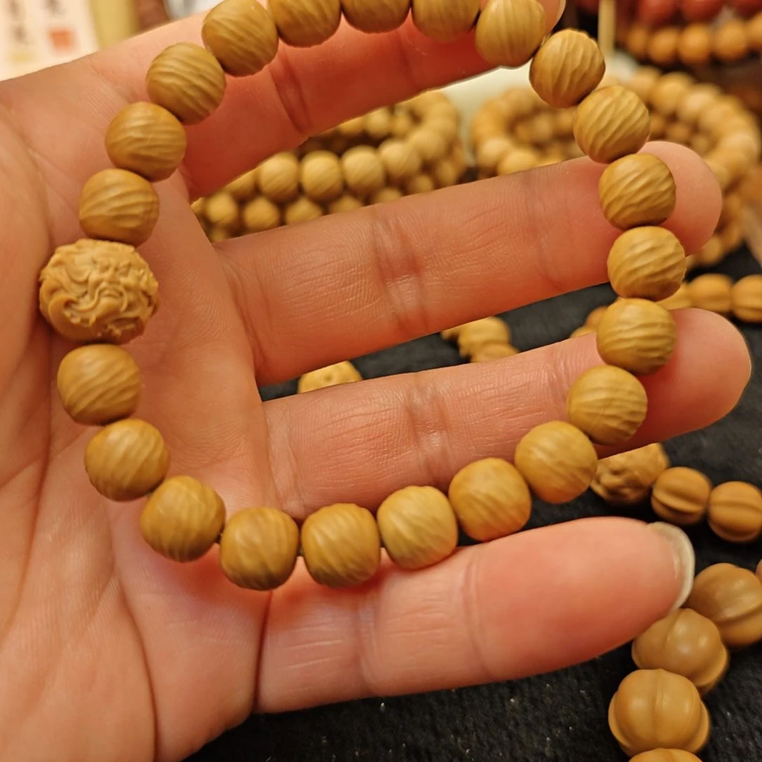 猴头核桃手串G****?云锦配关公