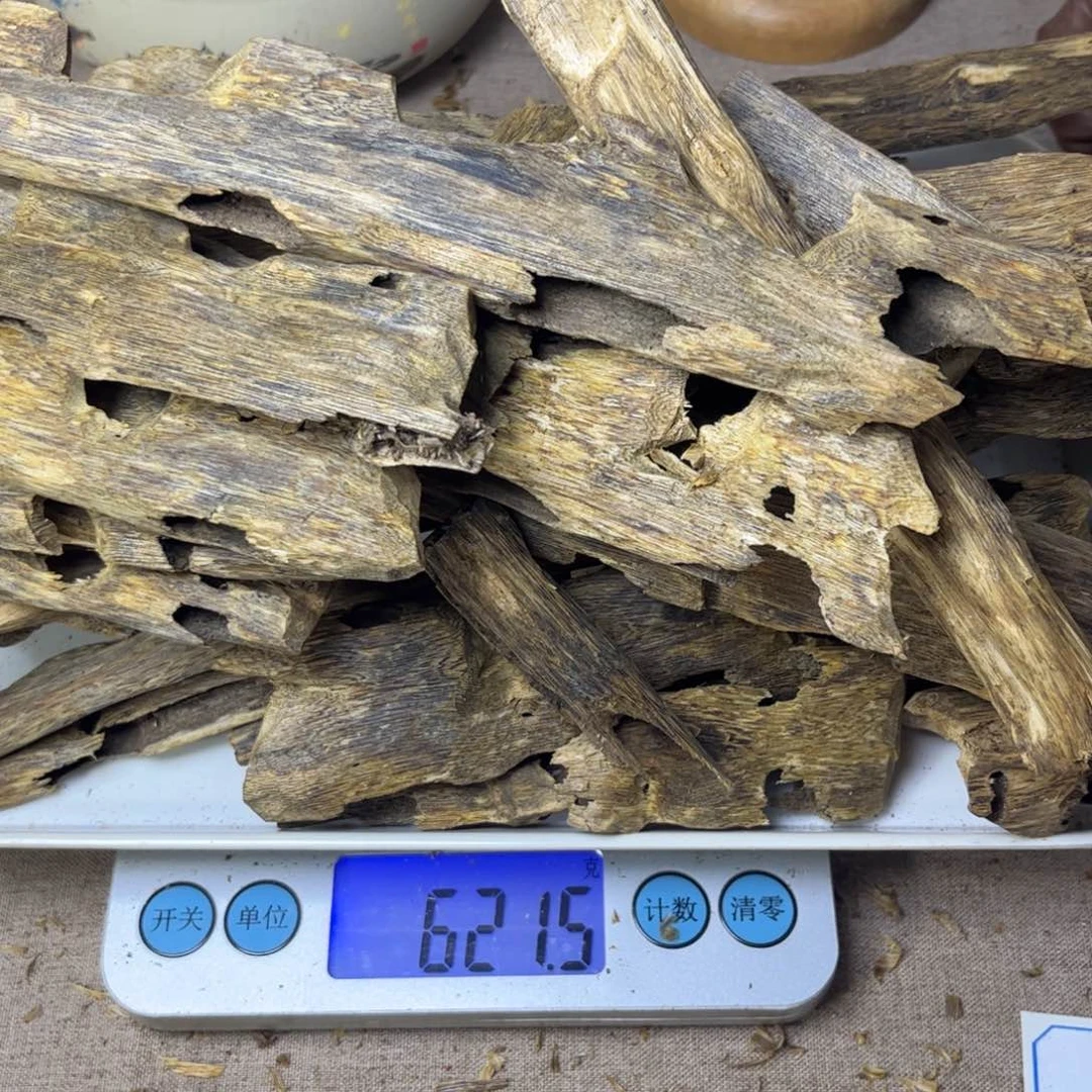 沉香木手把件奇楠621 克。。。