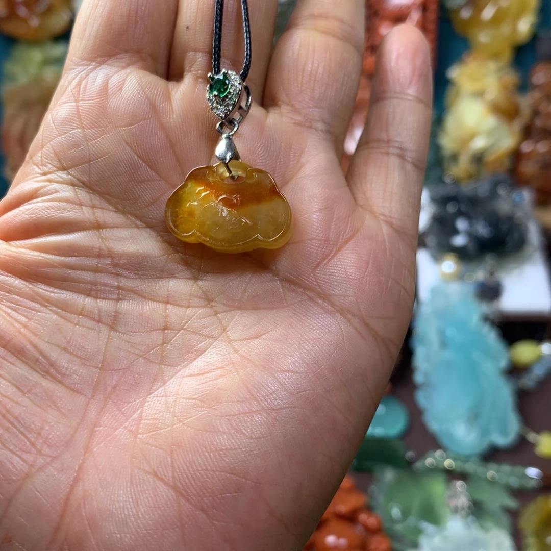 蛇纹石玉未镶嵌耳坠