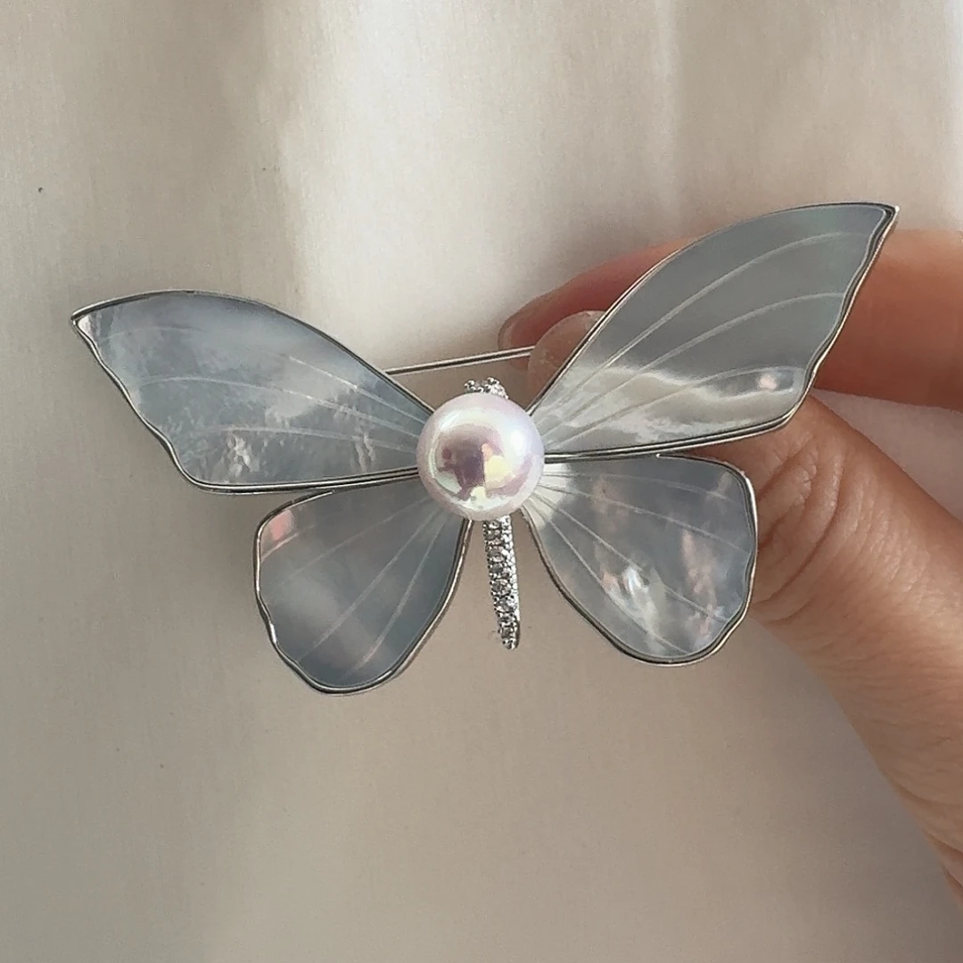 淡水珍珠胸饰合金高定蝴蝶胸针
