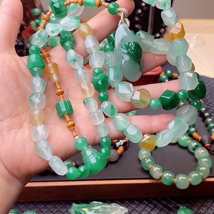 汤****石英质玉（非洲翠）未镶嵌串