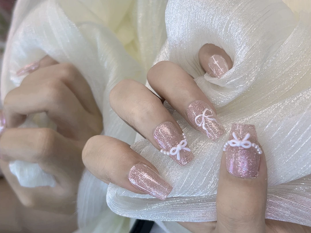 新款高级冰透奶茶色渐变闪亮猫眼蝴蝶结纯欲风手工穿戴甲