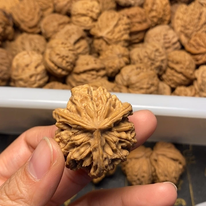 M***e文玩核桃吊坠文玩核桃异形单只