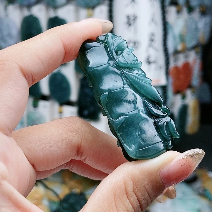 翡翠未镶嵌颈饰翡翠