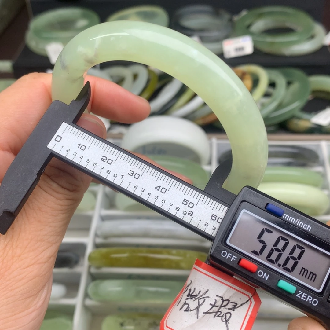 未镶嵌蛇纹石玉手镯647