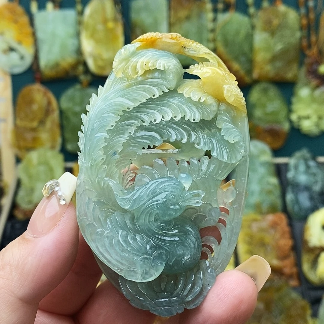 蛇纹石玉未镶嵌颈饰凤凰