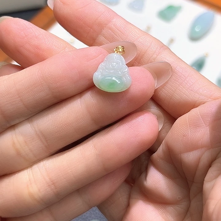 颈饰18K金镶嵌翡翠