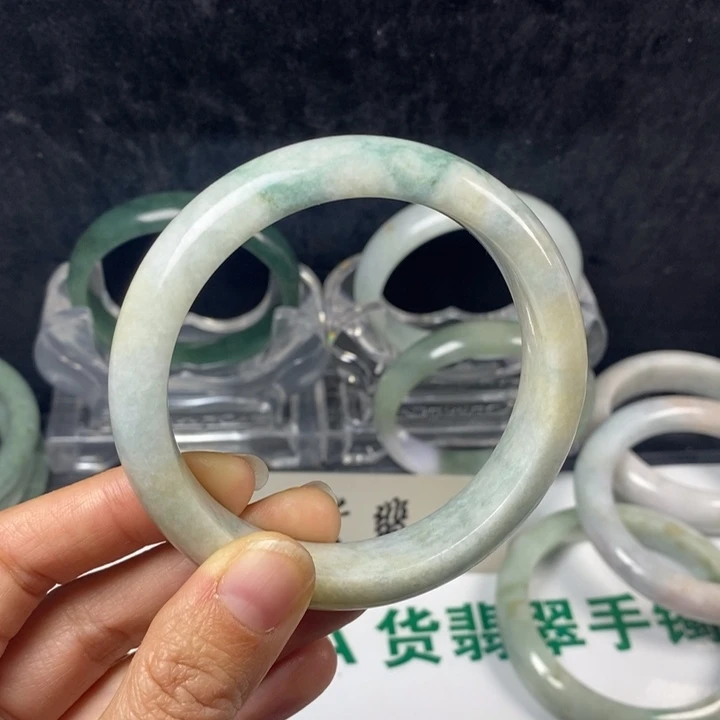 翡翠未镶嵌手镯44号。 59圈