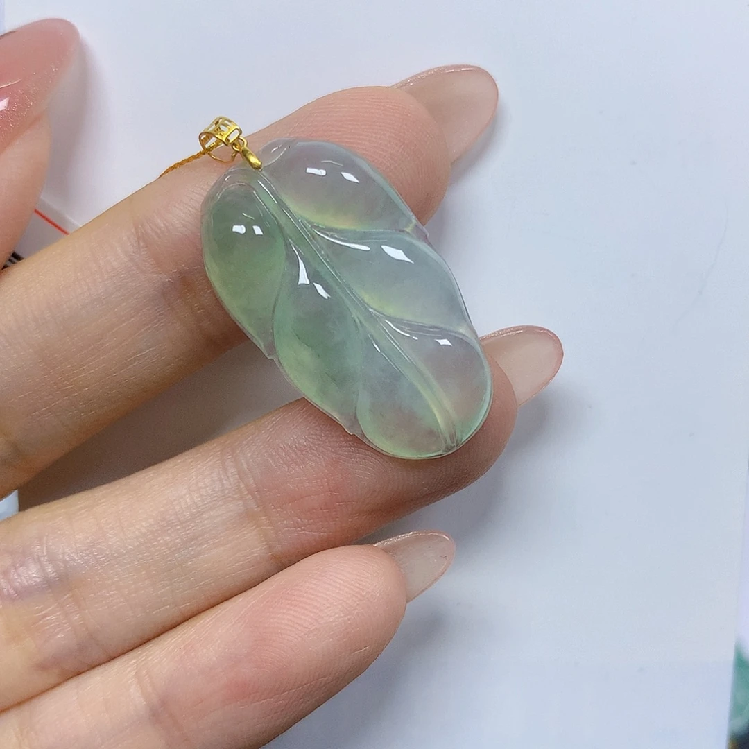 翡翠18K金镶嵌颈饰挂件