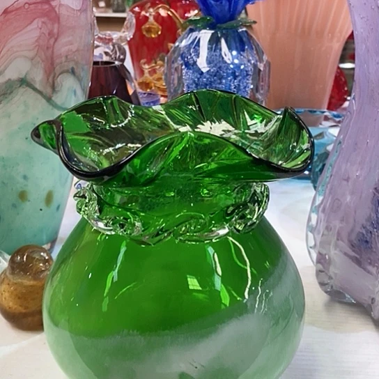 琉璃花瓶高20厘米口径9厘米