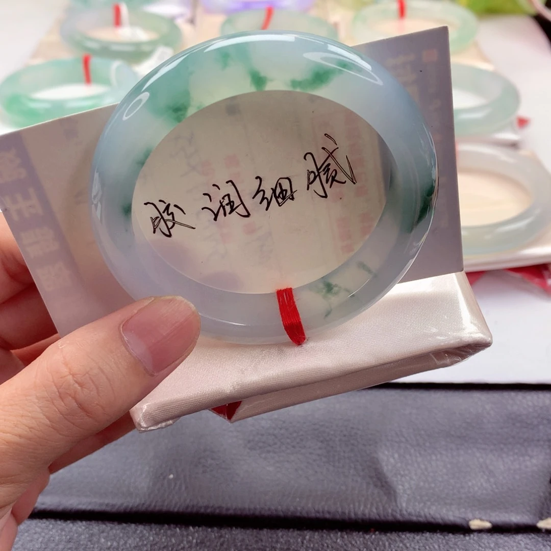 翡翠手镯未镶嵌54圈口胶润灵动飘逸冰胶飘蓝花完美无瑕疵