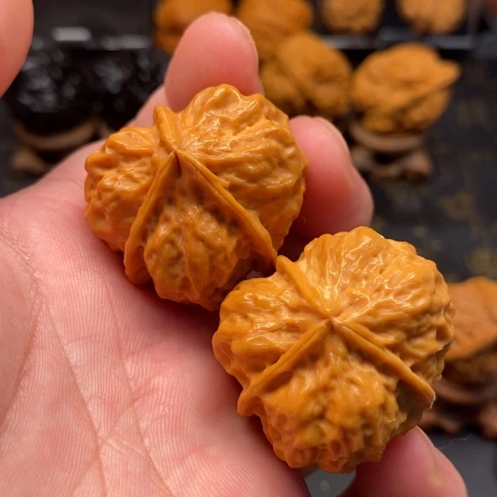 文玩核桃把件龙脊三愣