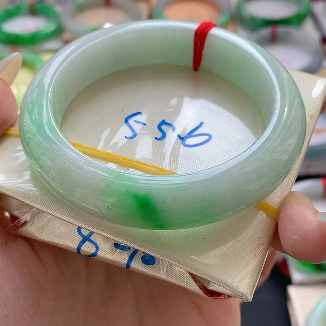 翡翠手镯未镶嵌手镯