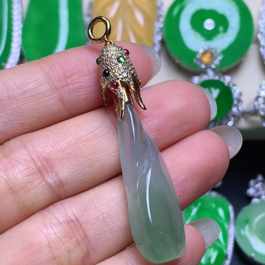 颈饰18K金镶嵌翡翠翡翠