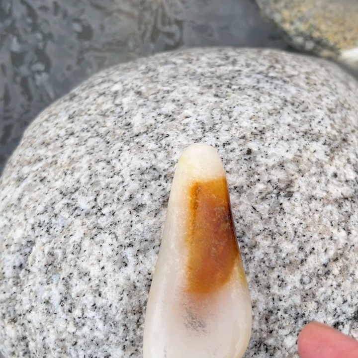 颈饰未镶嵌和田玉（糖玉）