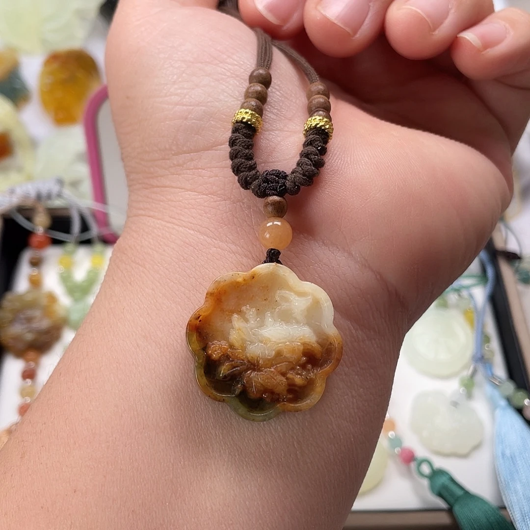 蛇纹石玉未镶嵌颈饰