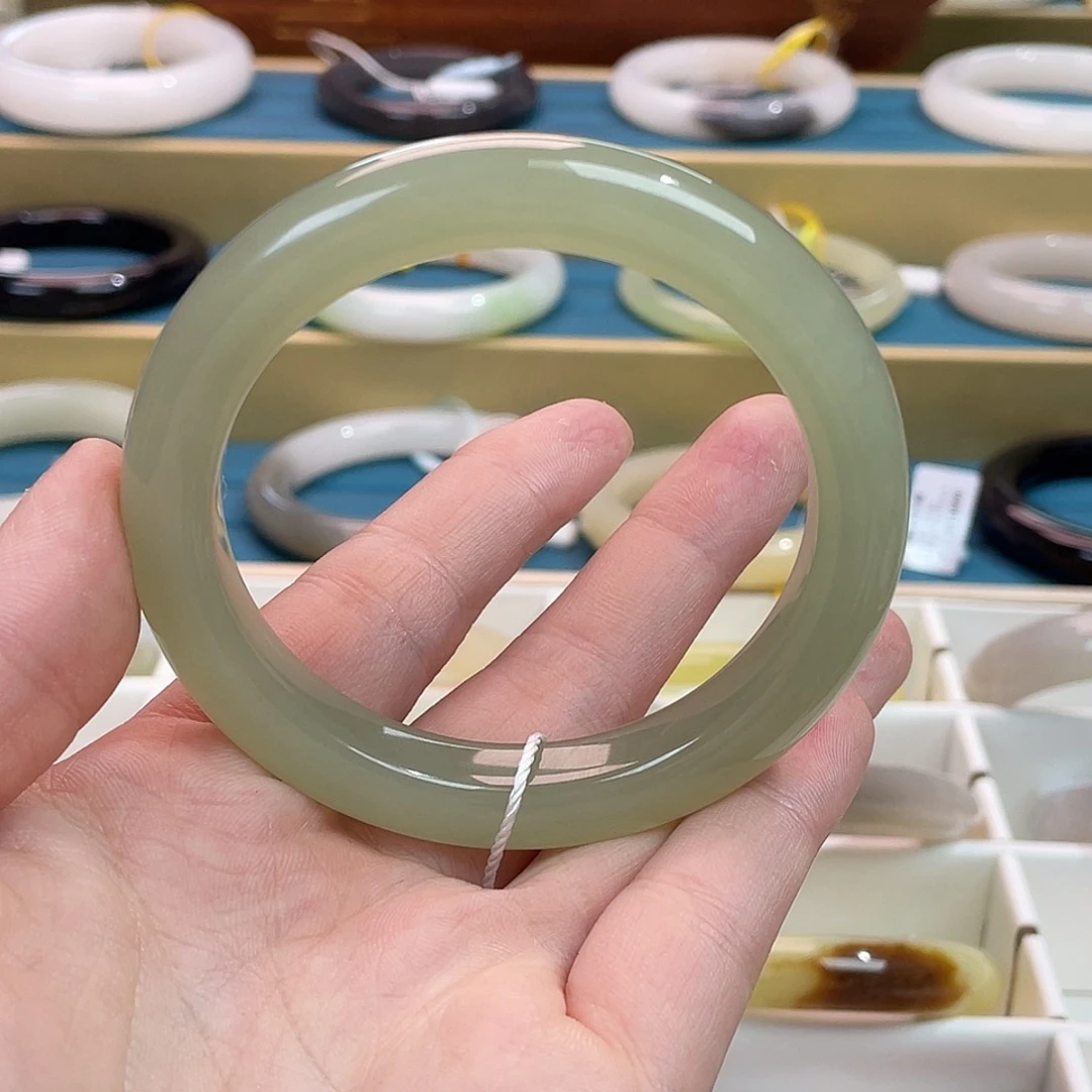 和田玉未镶嵌手镯