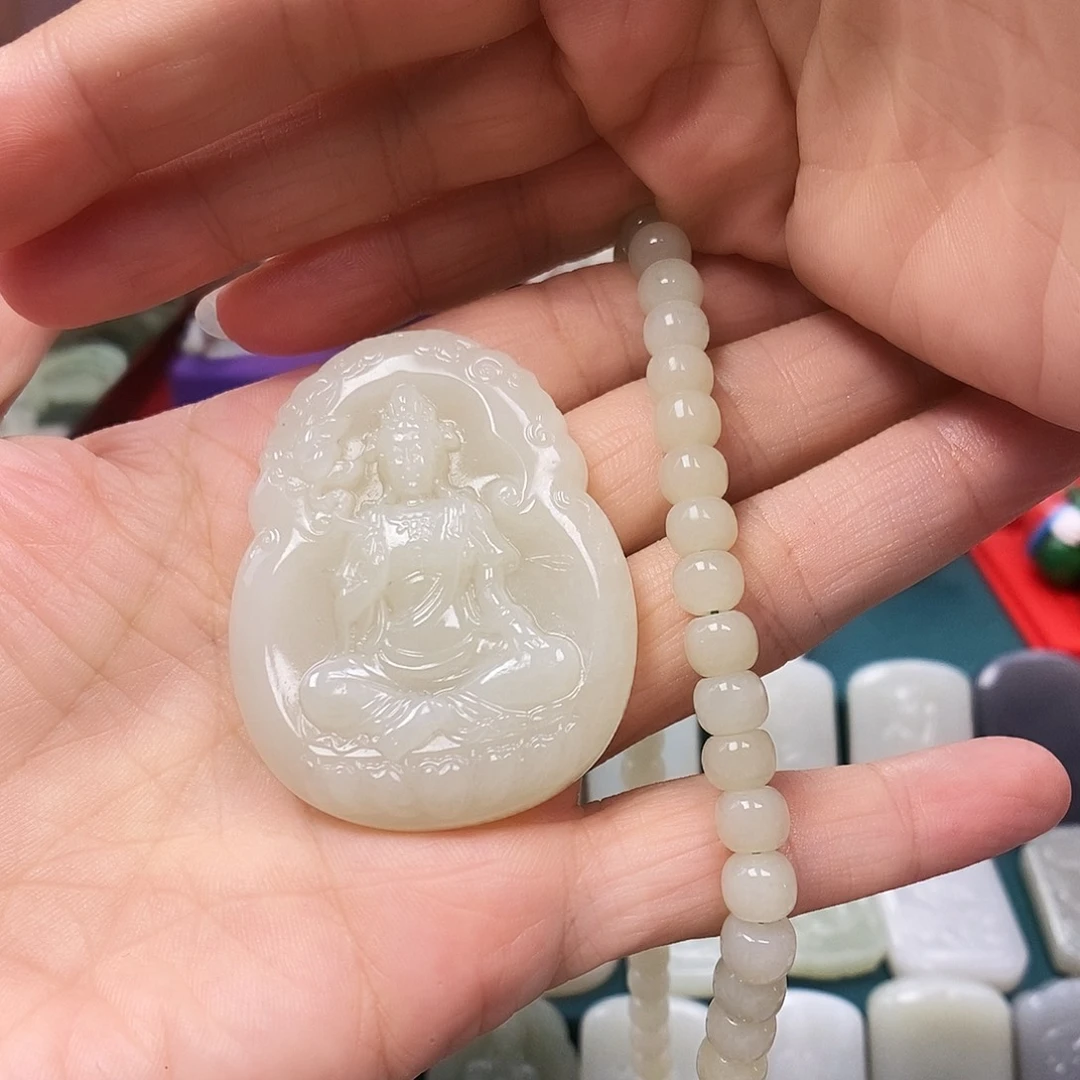 燕***子和田玉未镶嵌颈饰