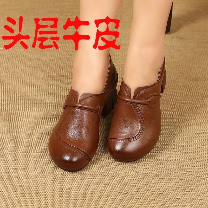 春秋新款真皮女士妈妈皮鞋休闲中跟百搭软底民族风中年单鞋女粗跟