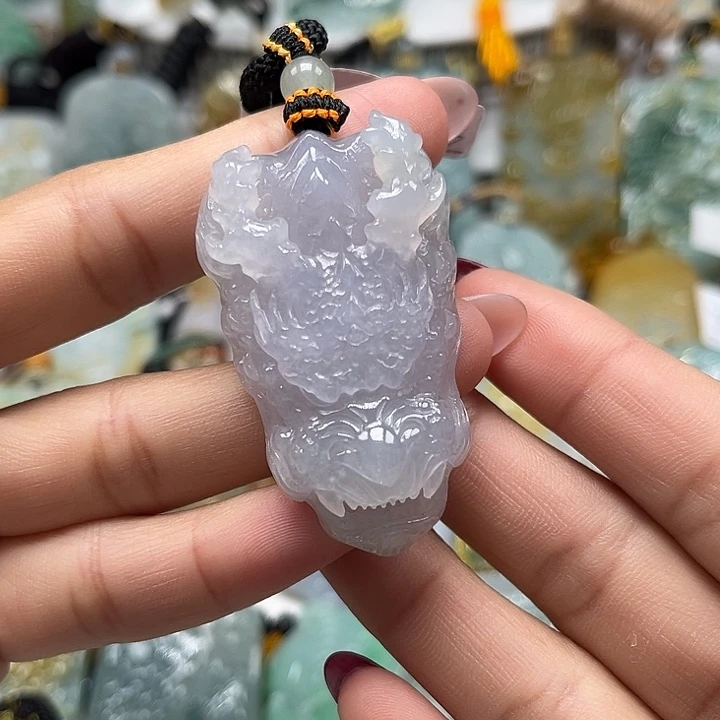 翡翠未镶嵌颈饰龙头