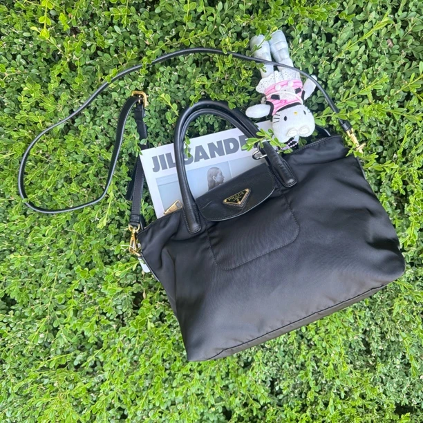 95新 Prada/普拉达 黑金尼龙降落伞单肩时尚女士包