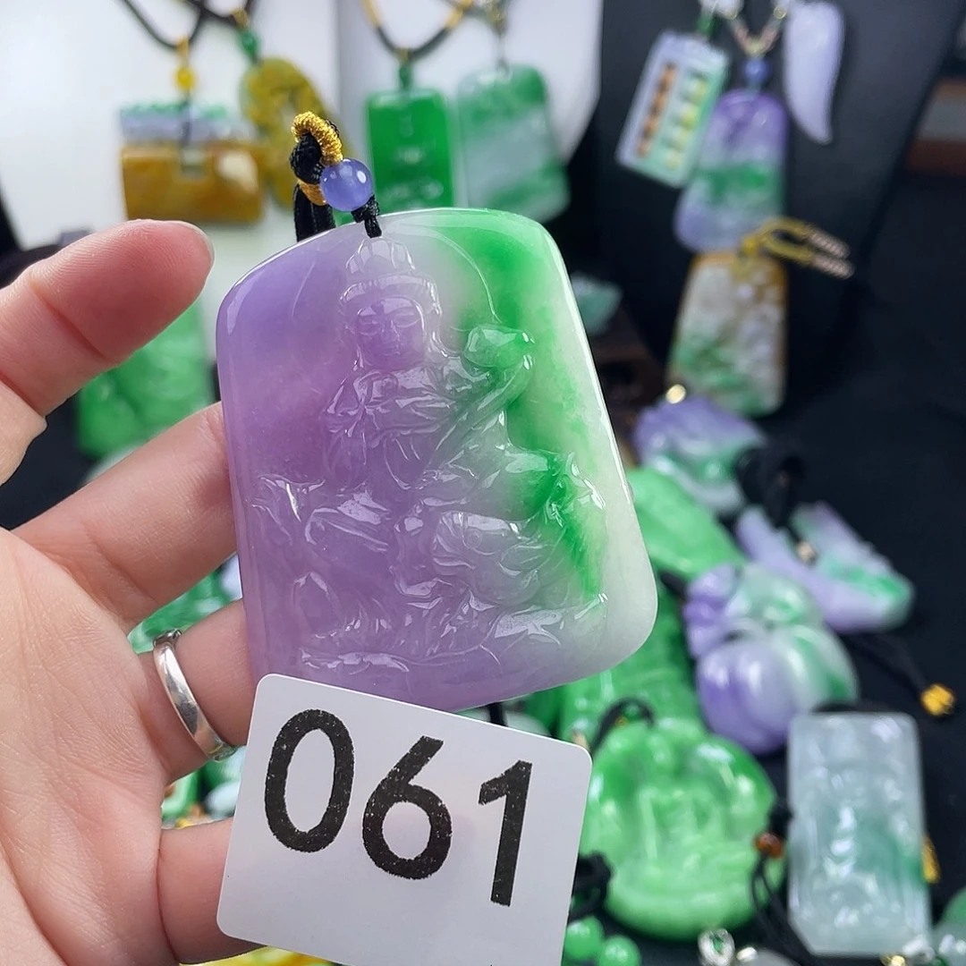 翡翠未镶嵌吊坠(赠链)