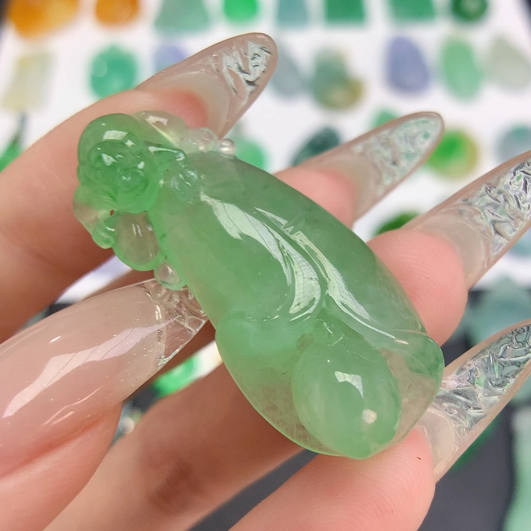 翡翠未镶嵌颈饰玉兰花