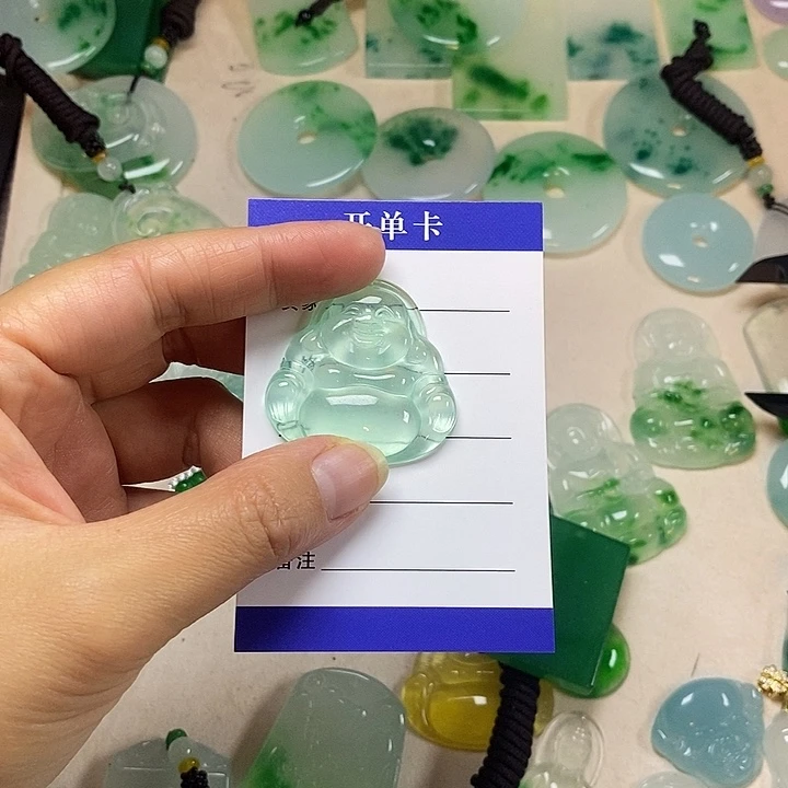 救***赎翡翠未镶嵌颈饰佛公