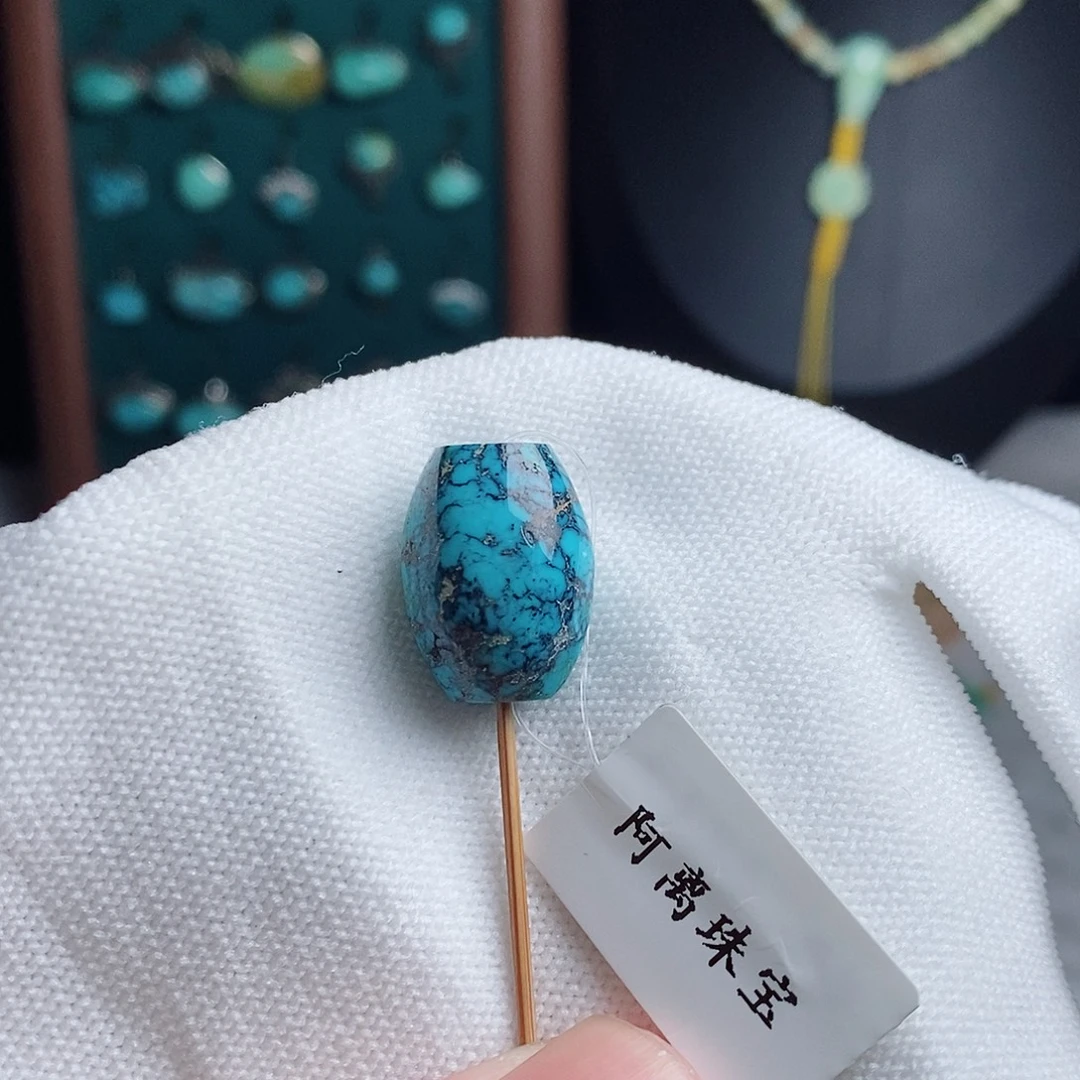 绿松石未镶嵌颈饰
