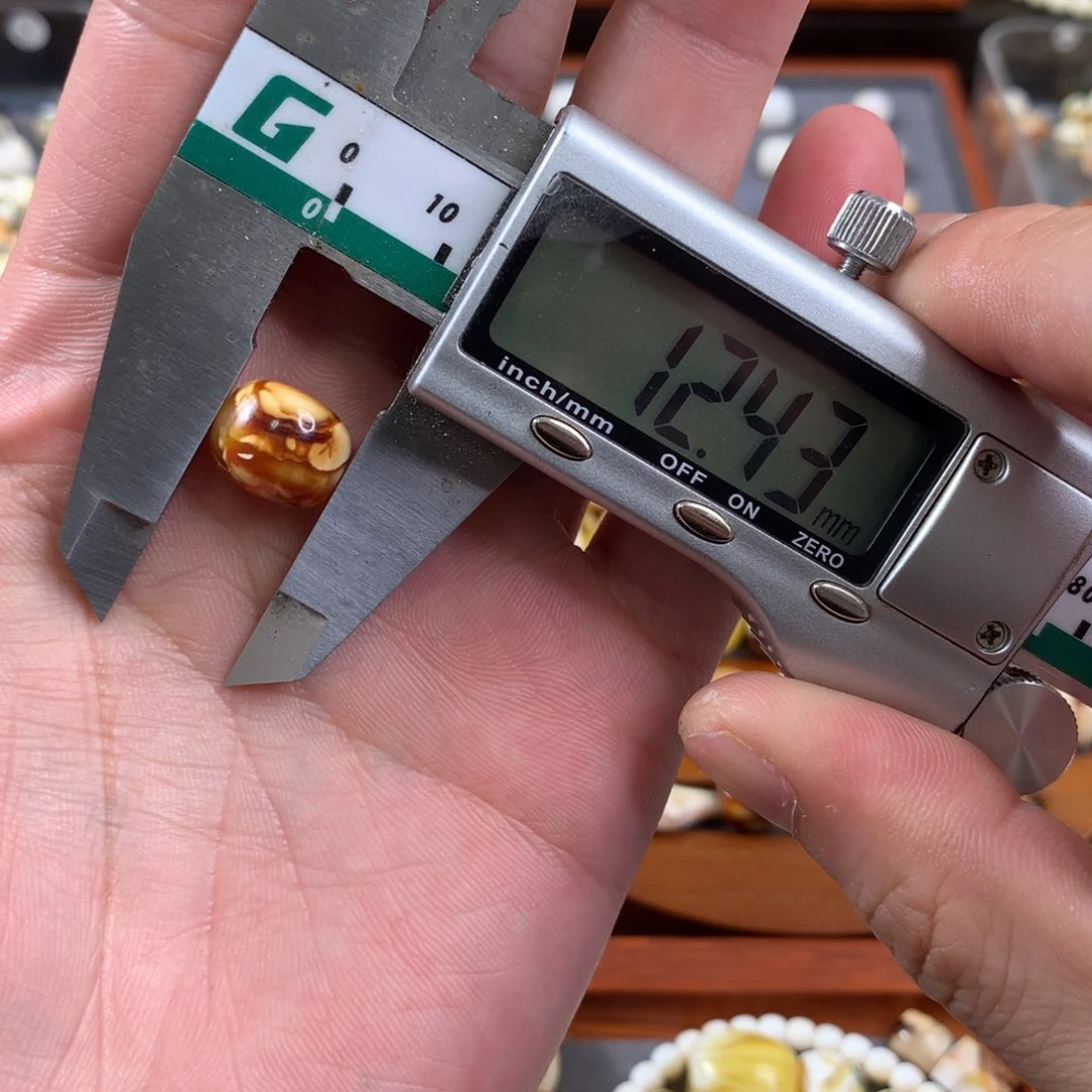 未镶嵌琥珀珠宝奇石