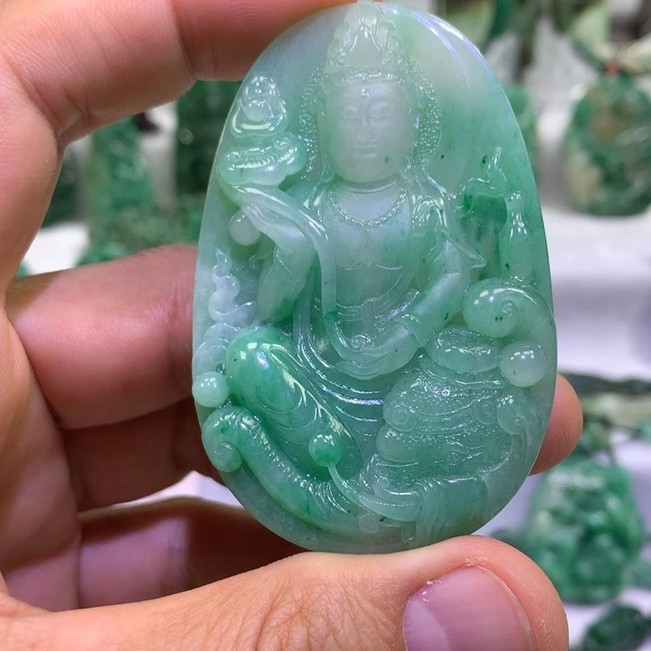 罗***生独山玉未镶嵌颈饰