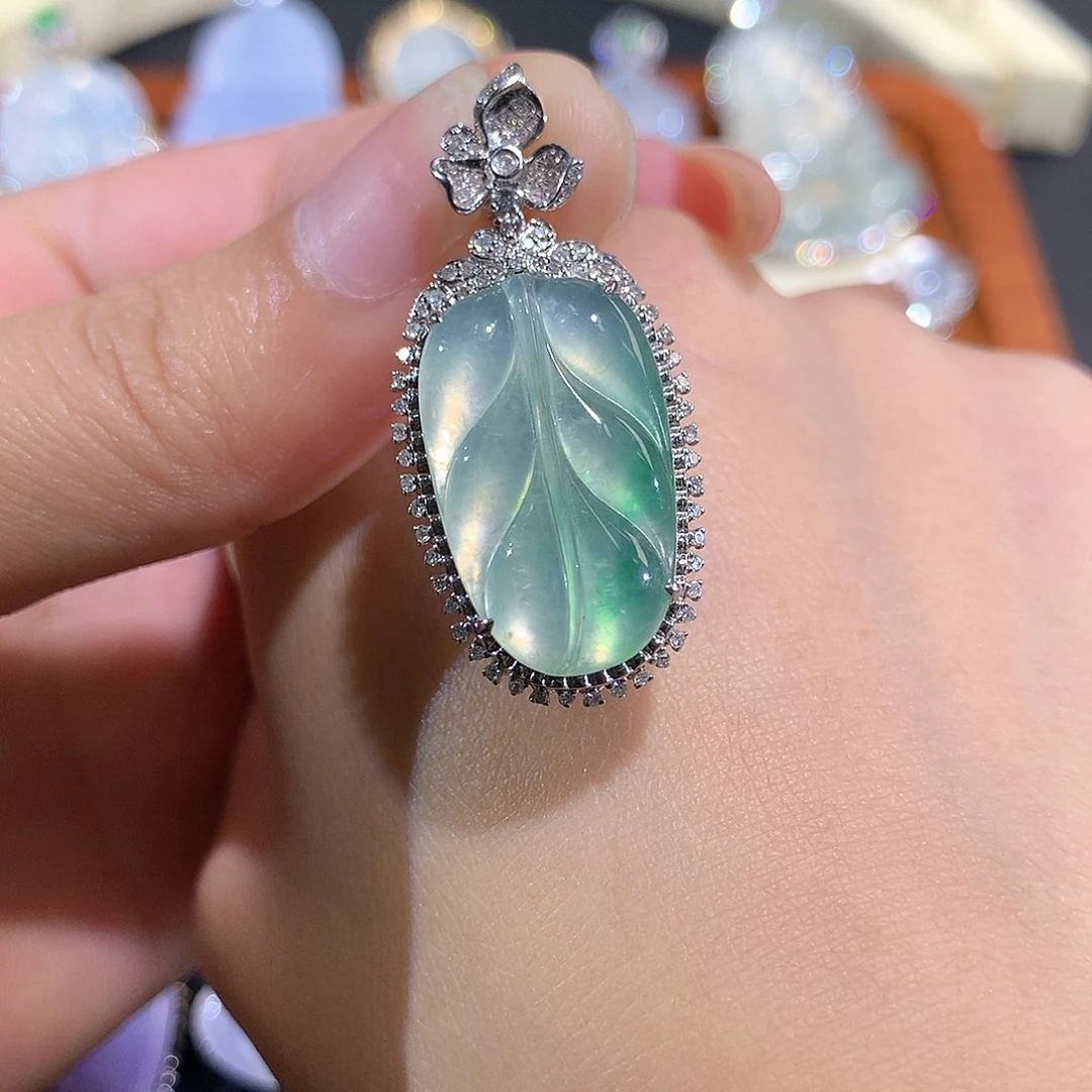 翡翠18K金镶嵌颈饰精品叶子