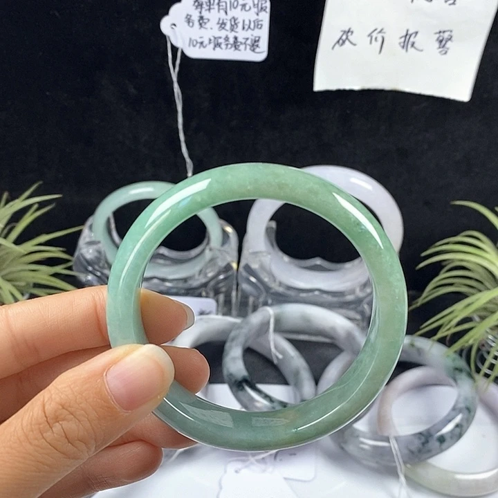 翡翠未镶嵌手镯76号。 55.7圈