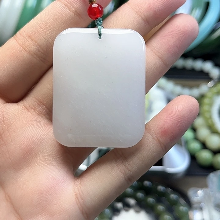 颈饰未镶嵌石英质玉