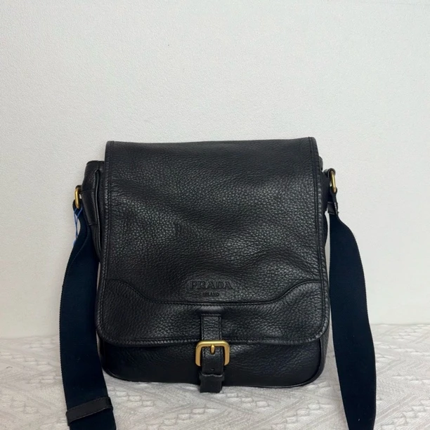 95新 Prada/普拉达 4462/男士经典黑色真皮单肩包