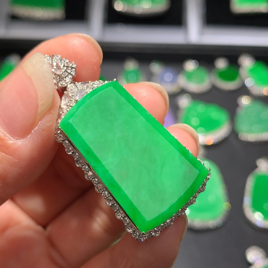 翡翠颈饰18K金镶嵌翡翠