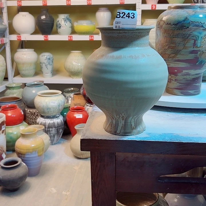 f***宁陶瓷精品高26口11。摆件。243 微瑕