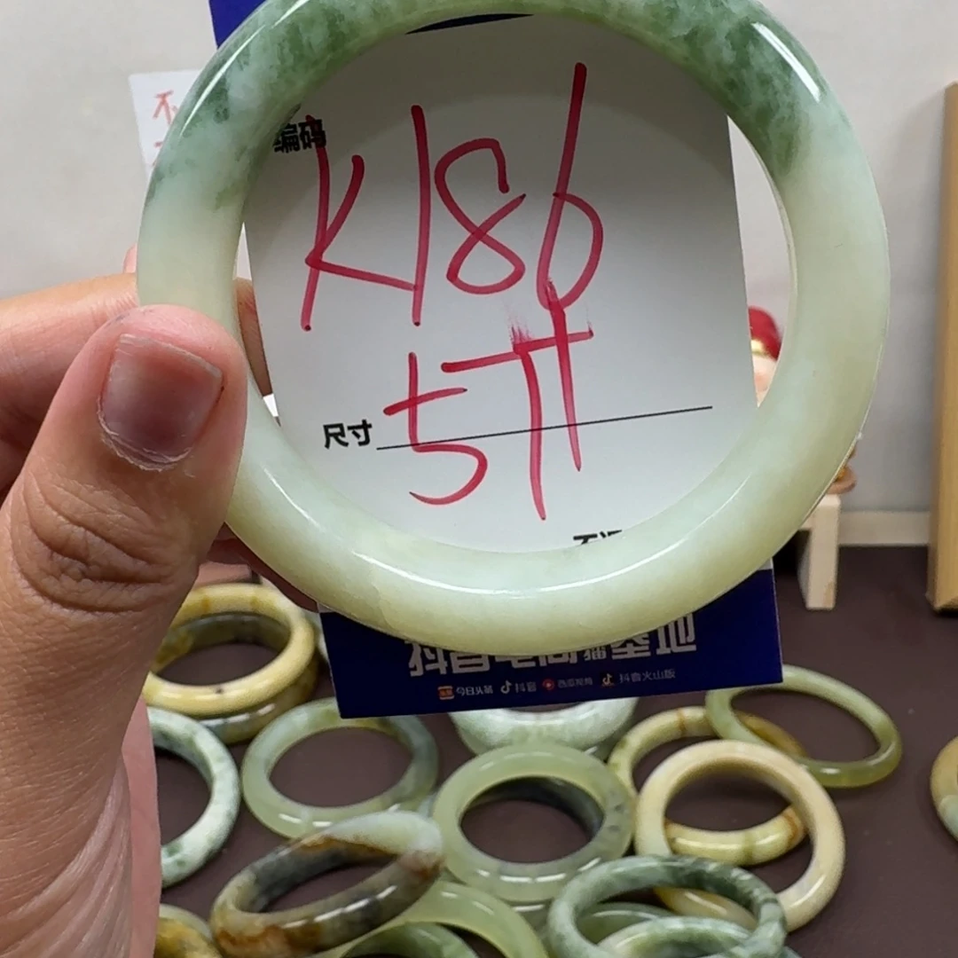 蛇纹石玉未镶嵌手镯186
