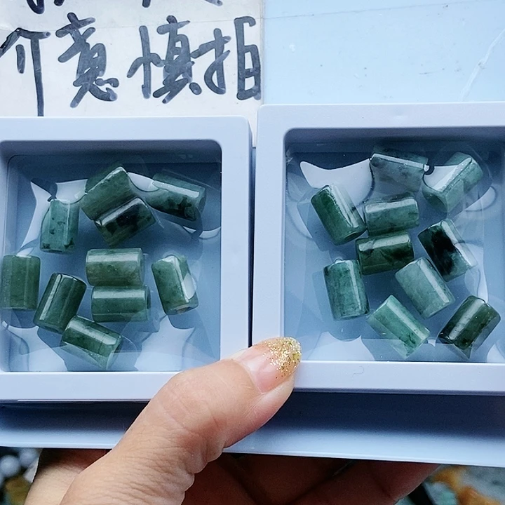 颈饰足铂镶嵌翡翠翡翠