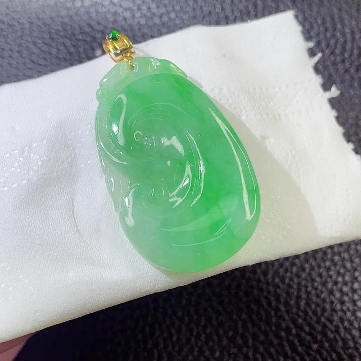 翡翠颈饰18K金镶嵌翡翠